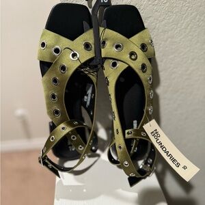 No Boundaries Women's Green Strappy Sandals